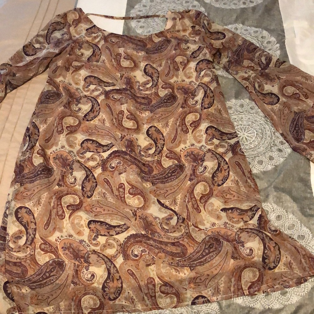 Mid dress with bell sleeves